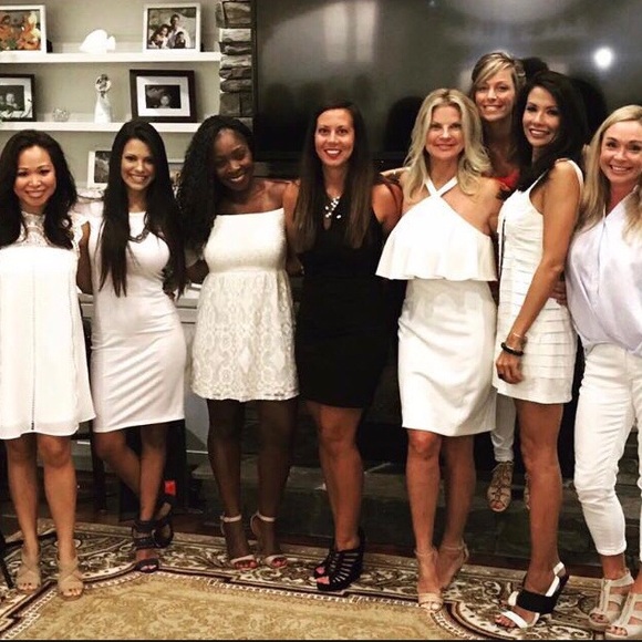 Shop our Closet 💛 ❤️💚💜💙 - Picture 5 of 8